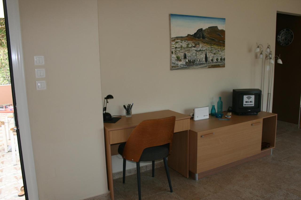 Kiki Stegna Apartment อาร์คานเยโลส ภายนอก รูปภาพ