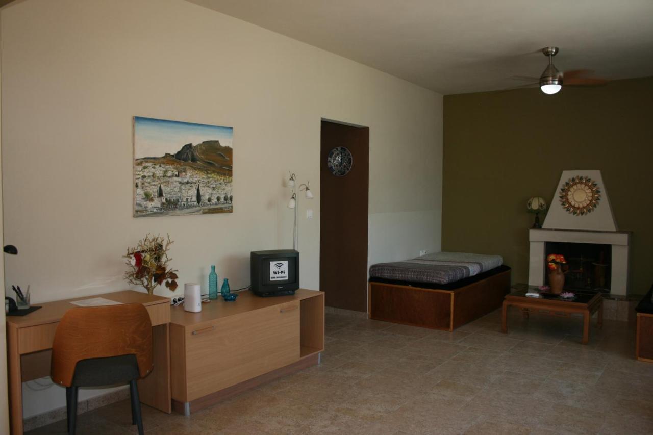Kiki Stegna Apartment อาร์คานเยโลส ภายนอก รูปภาพ